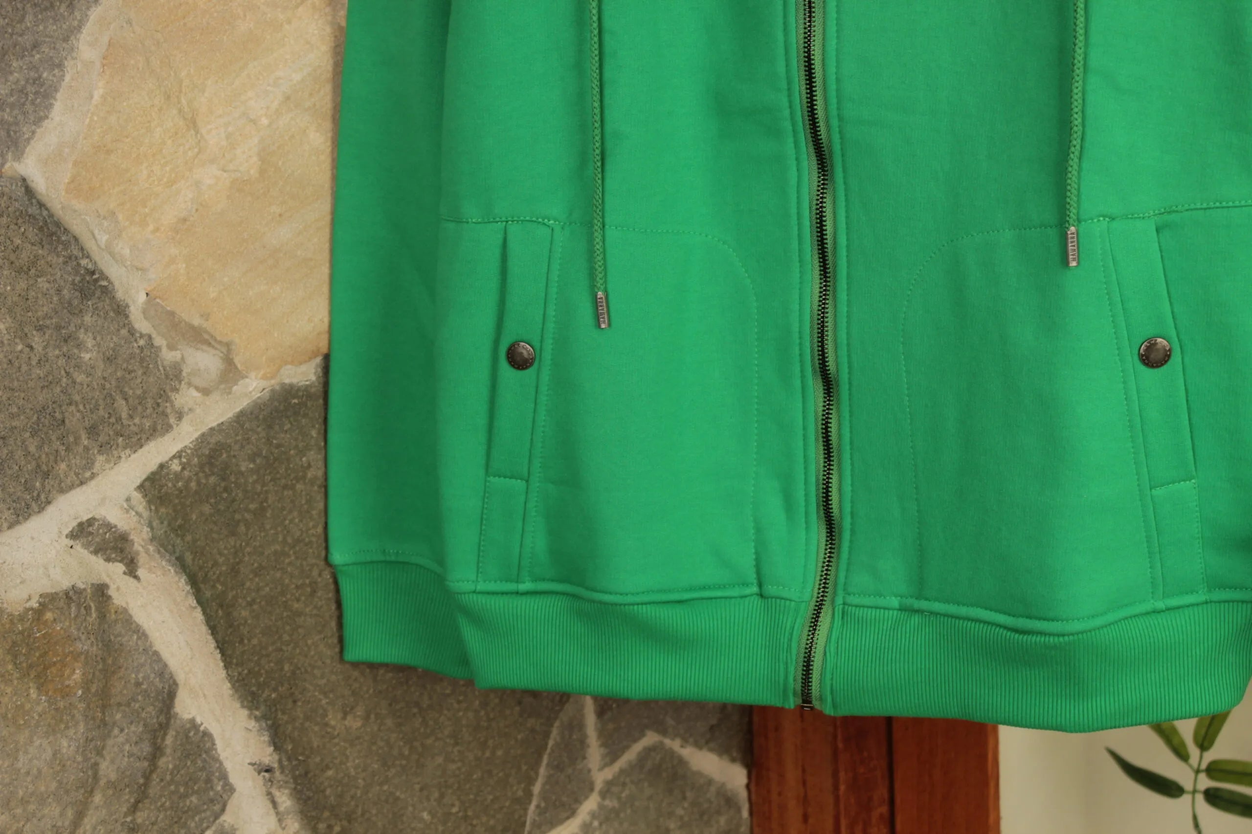 Polera Capucha – Verde Perico