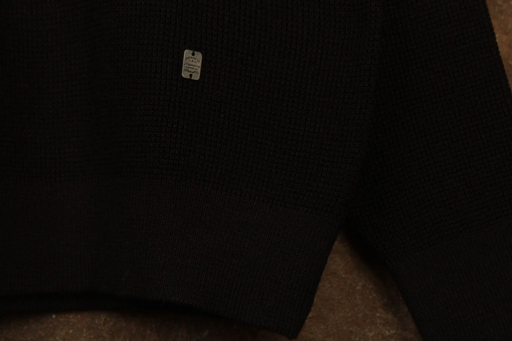 A – Sweater / Negro