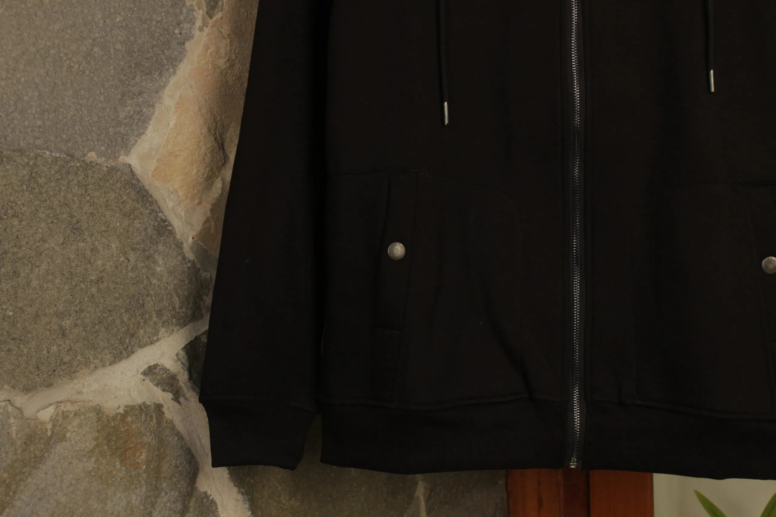 Polera Capucha – Negro